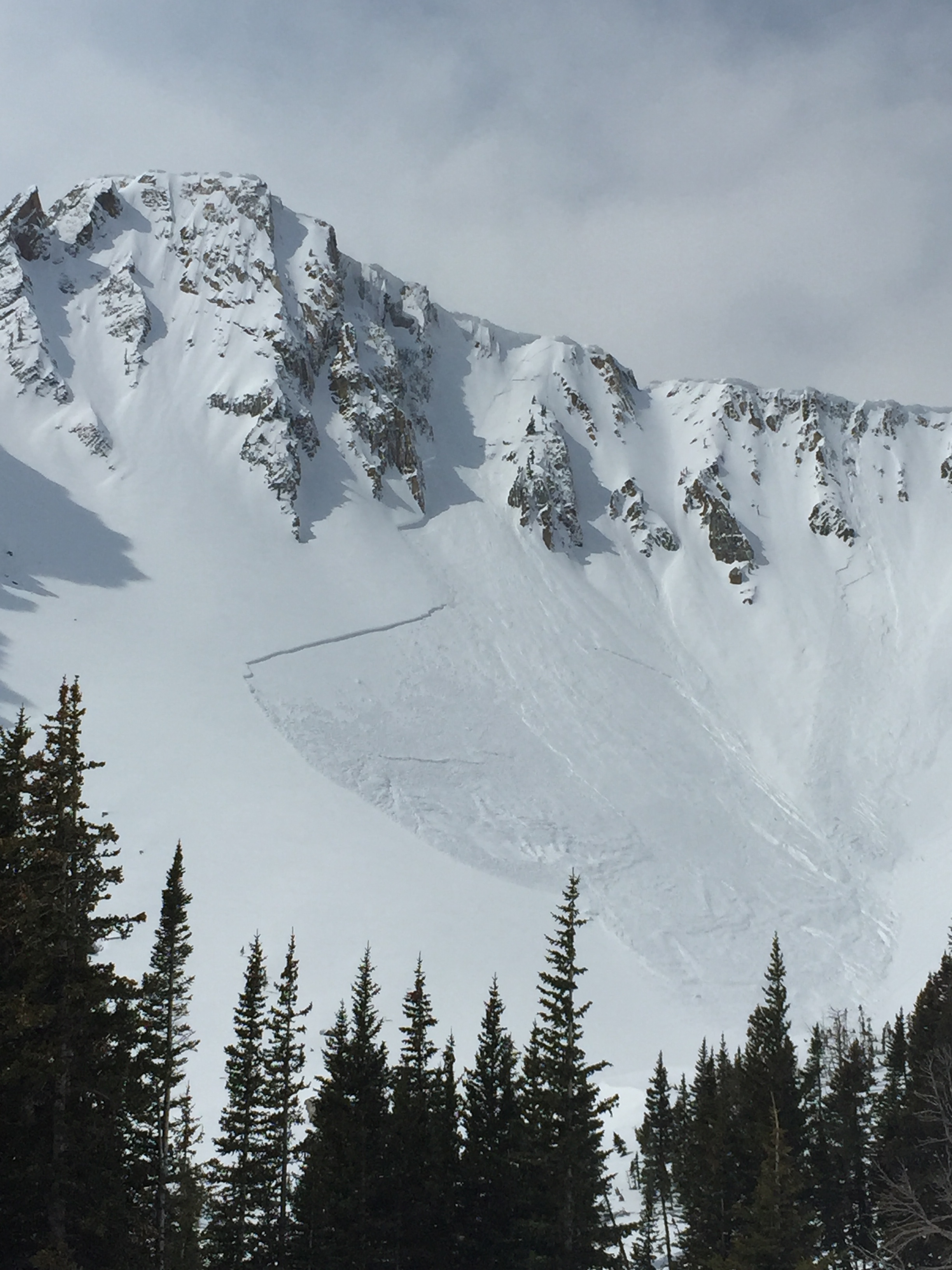 Natural avalanche near Frazier Basin