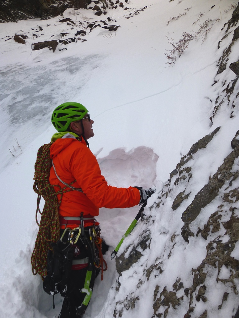 Wind slabs cracking